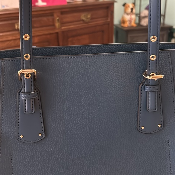 Micheal Kors purse - Picture 4 of 5